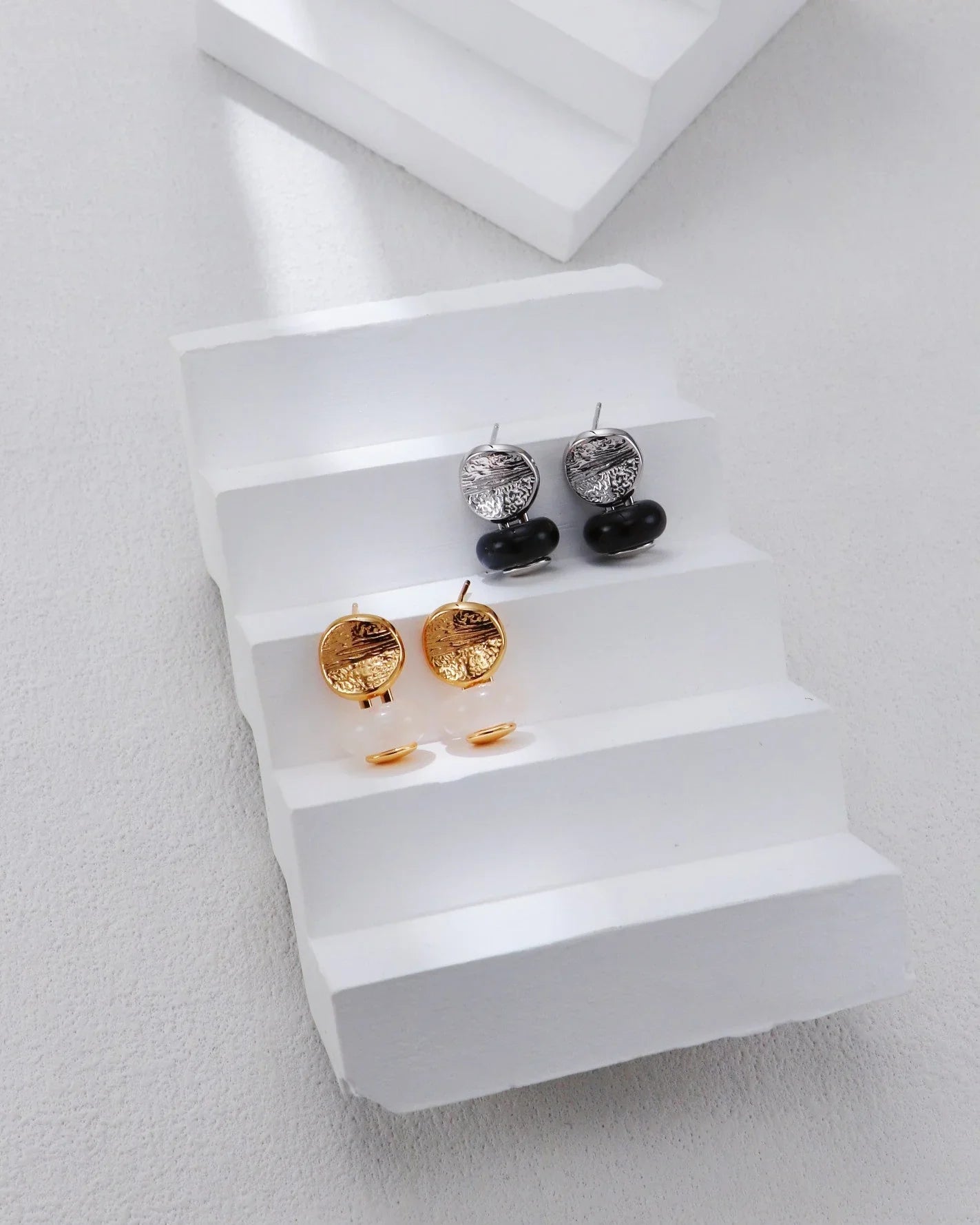 クリスタルアゲートオービットイヤリング