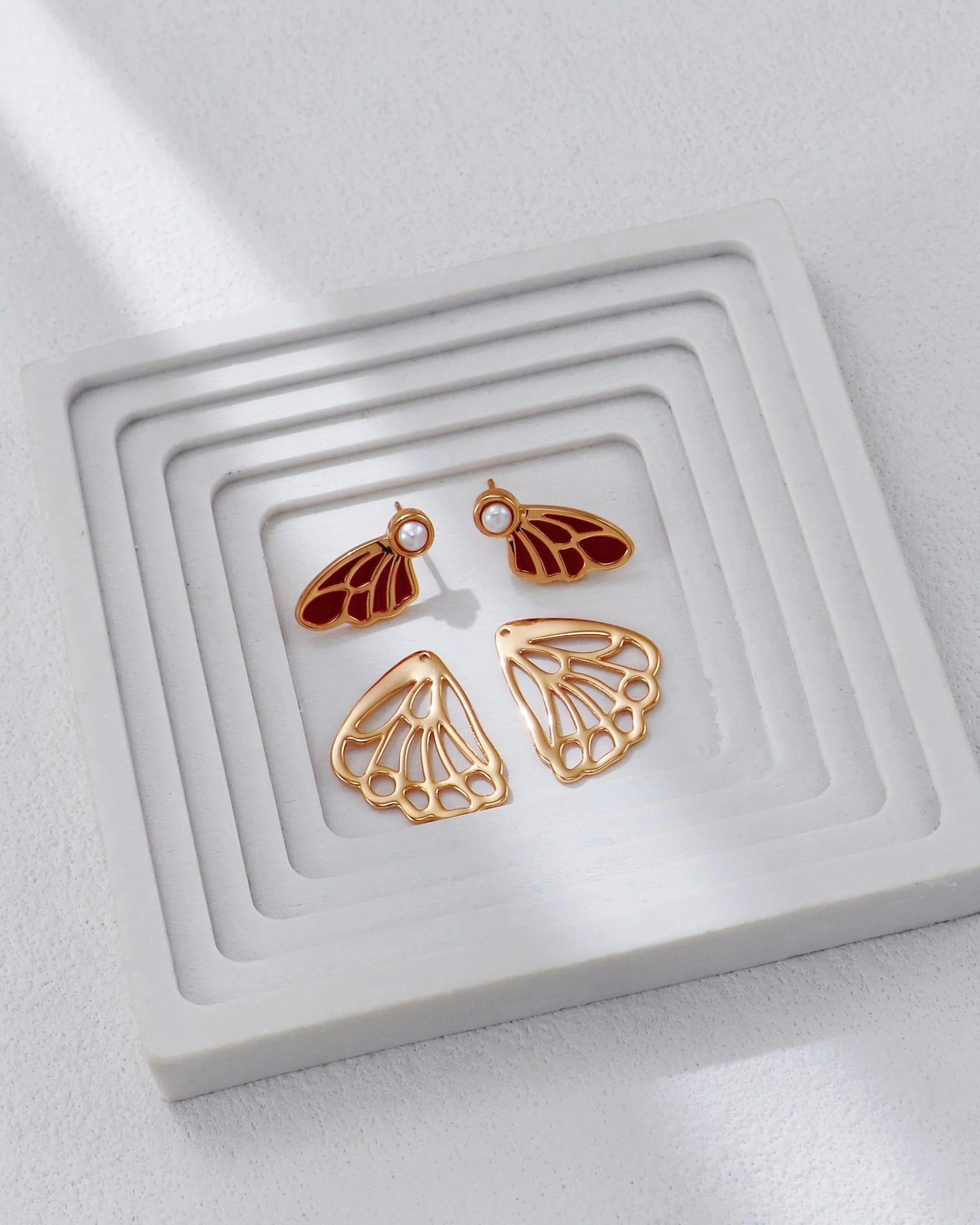 クリムゾンバタフライイヤリング