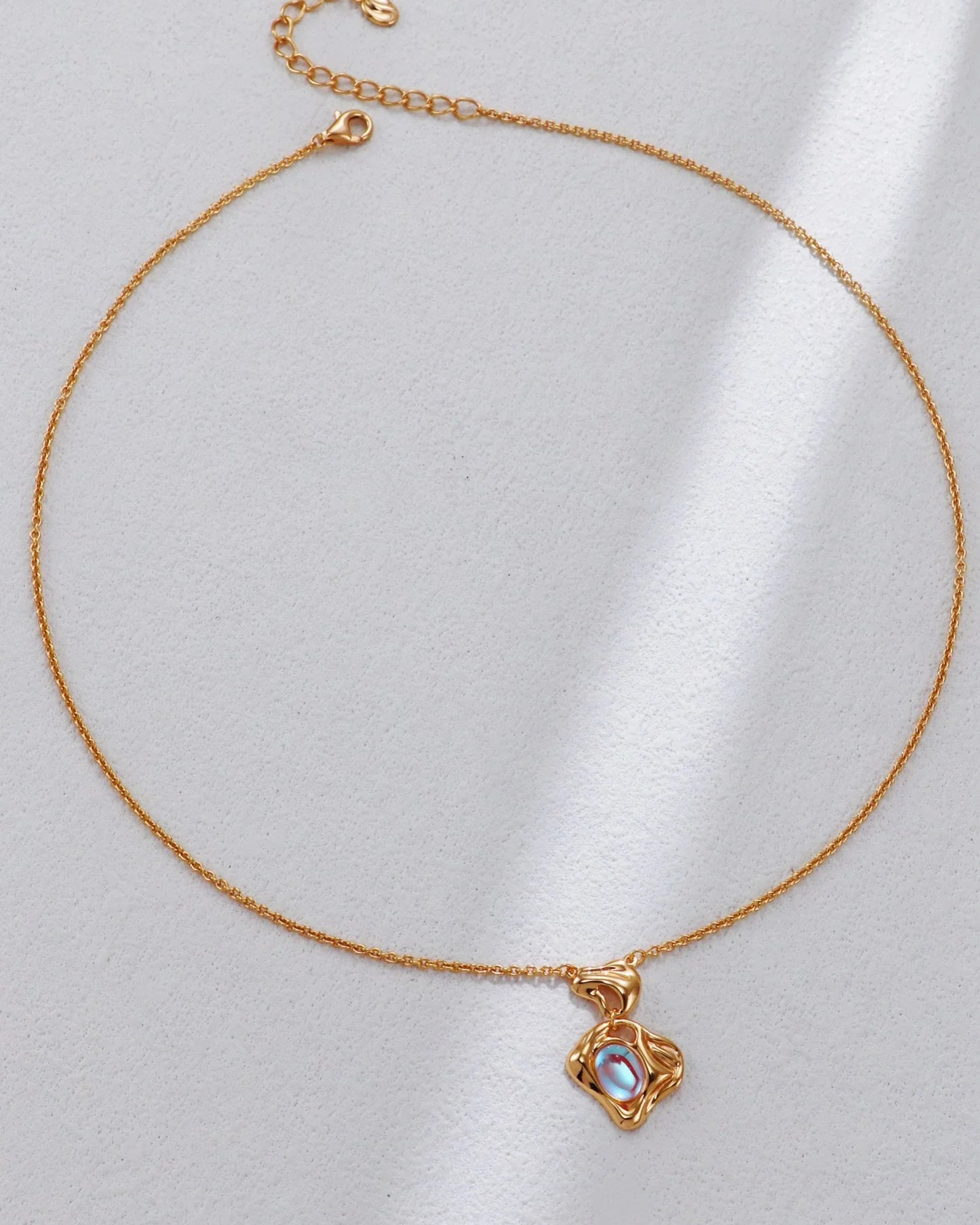 月明かりの夢のネックレス