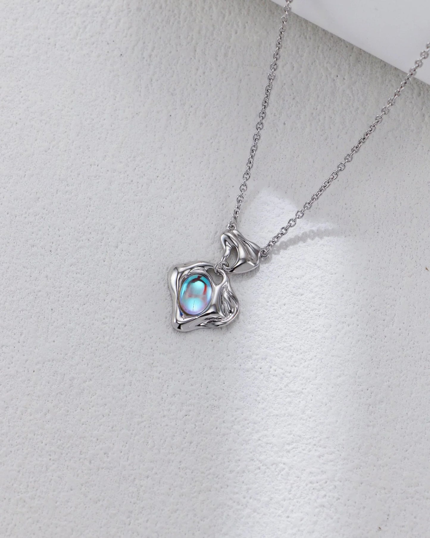 月明かりの夢のネックレス