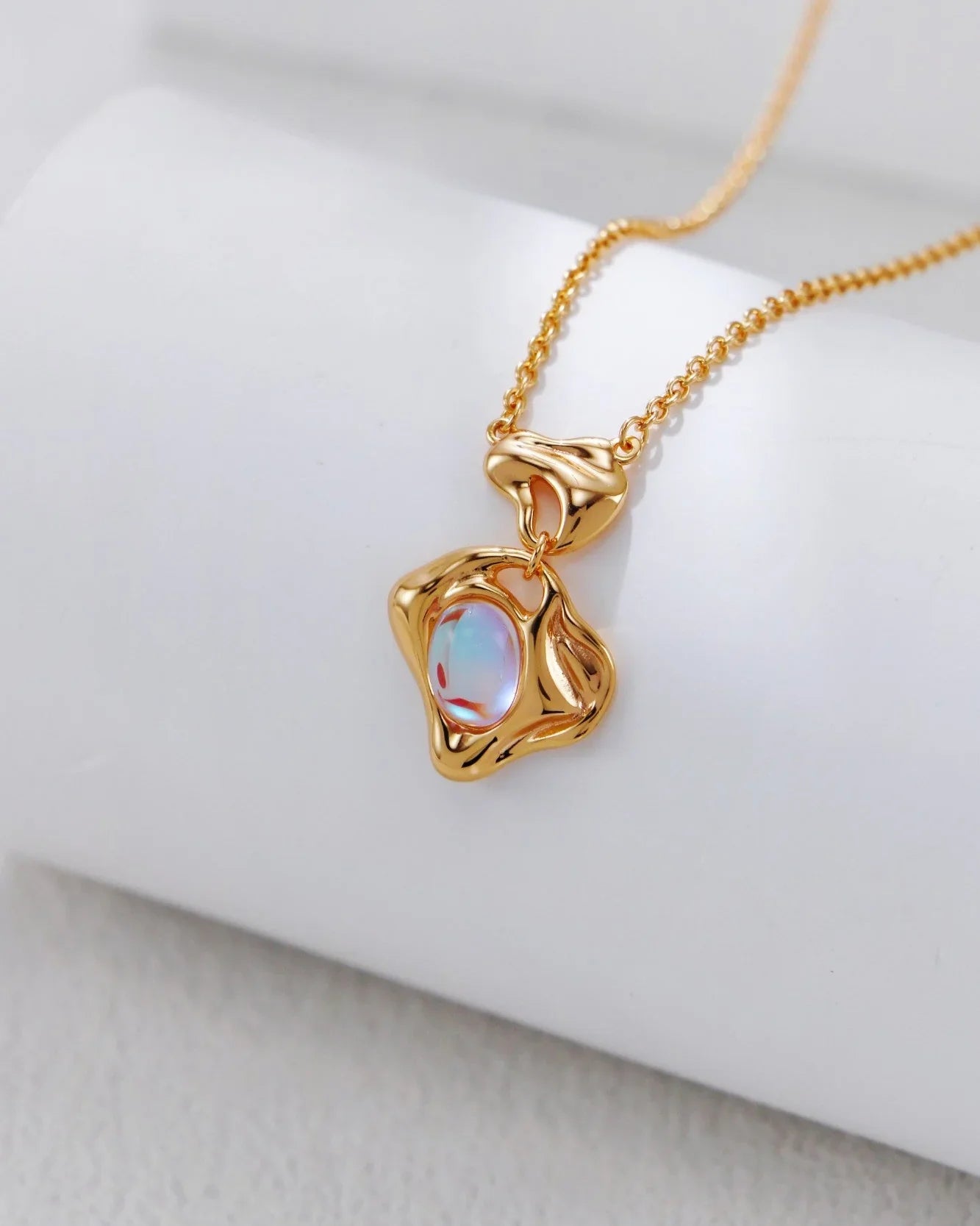 月明かりの夢のネックレス