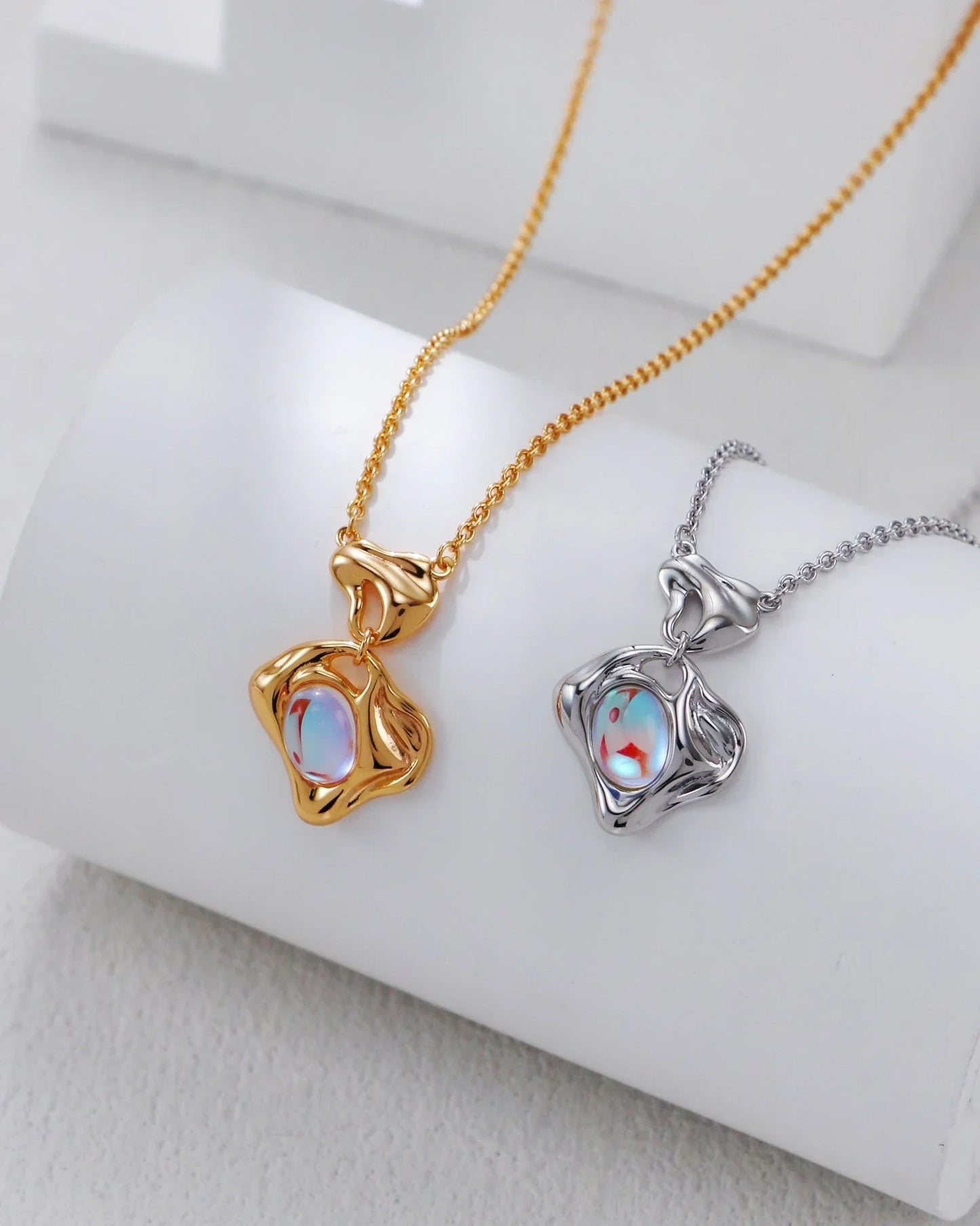 月明かりの夢のネックレス