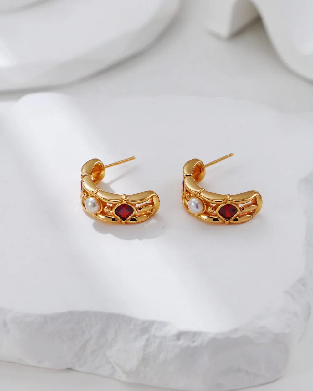 スカーレットパールフレイムイヤリング