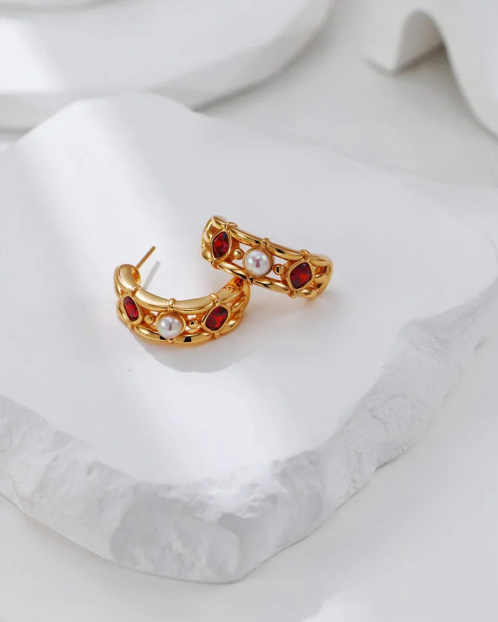 スカーレットパールフレイムイヤリング