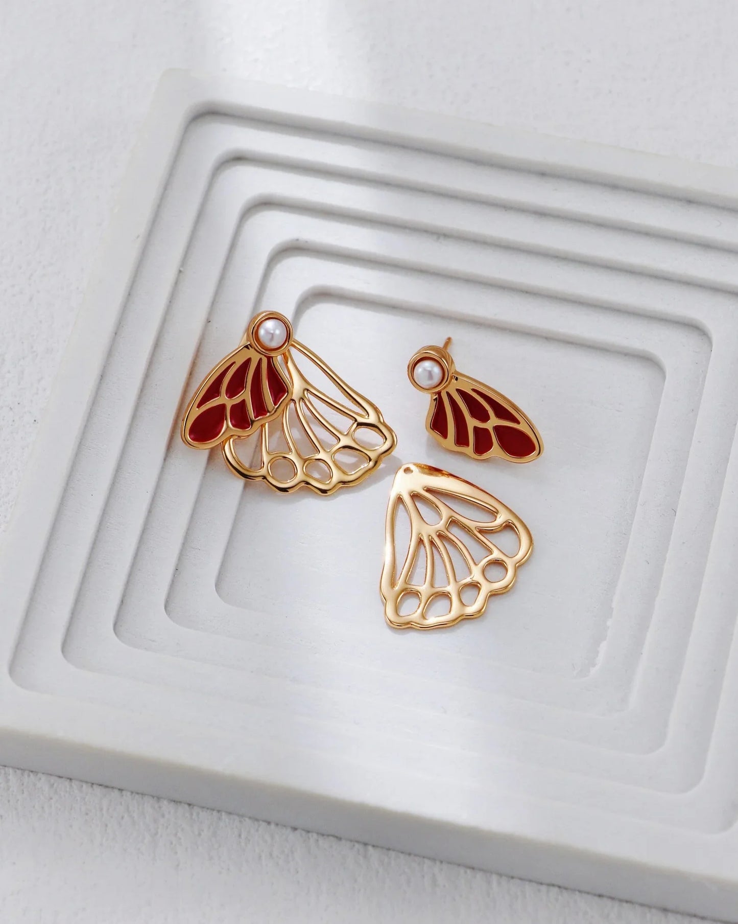 クリムゾンバタフライイヤリング