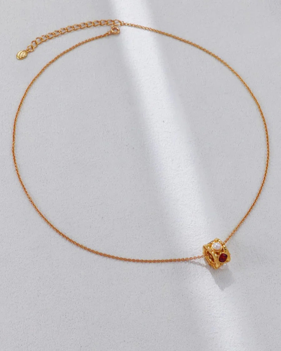 スカーレットパールフレイムネックレス