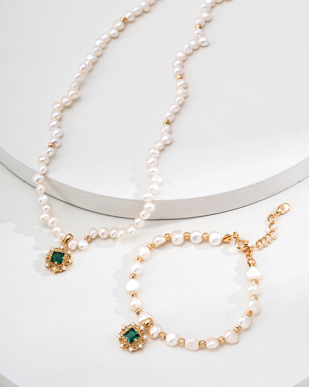 Regal Green Energy Pearl Bracelet